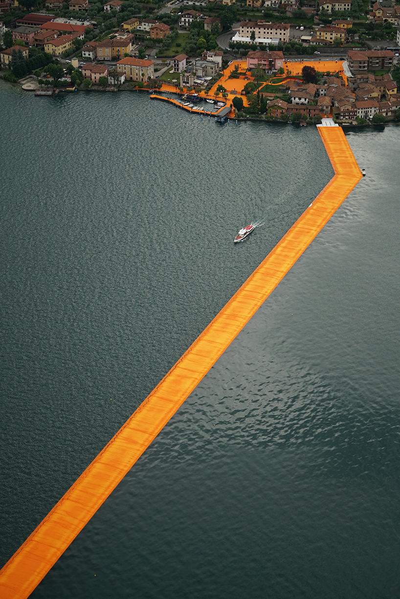 christo and jeanne claude floating piers lake iseo italy designboom 05